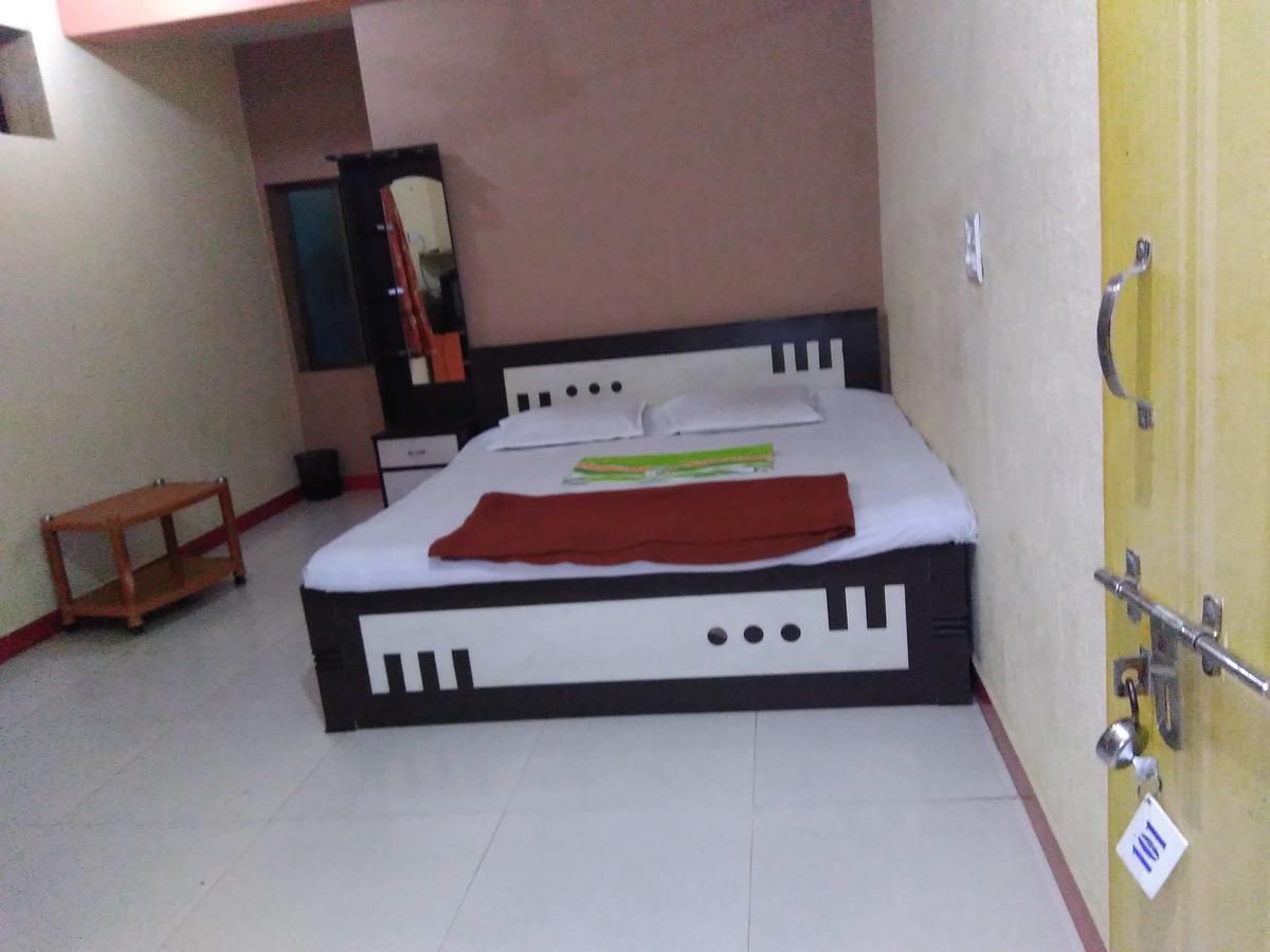 Sai Prasad Guest House Муруд Номер фото
